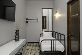 El Colonial - Adults Only