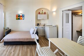 Day One Fira Mansion