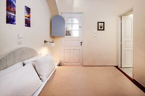 Day One Fira Mansion