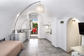 Day One Fira Mansion