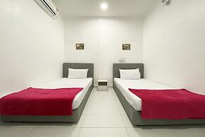 OYO 90230 Dh Residence