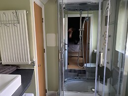 Toothbrush Apartments - Studio Apartment