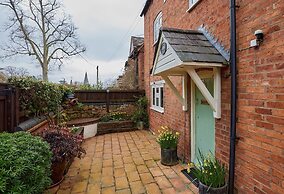 Fab 2 Bed Cotswolds Cottage With Private Courtyard