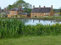 Fab 2 Bed Cotswolds Cottage With Private Courtyard