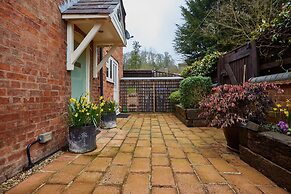 Fab 2 Bed Cotswolds Cottage With Private Courtyard