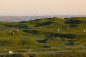 Fab 2 Bed Cotswolds Cottage With Private Courtyard