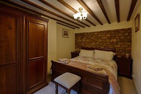 Fab 2 Bed Cotswolds Cottage With Private Courtyard