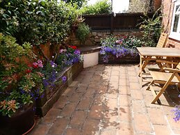 Fab 2 Bed Cotswolds Cottage With Private Courtyard