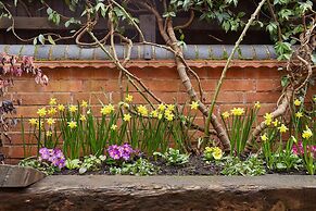 Fab 2 Bed Cotswolds Cottage With Private Courtyard