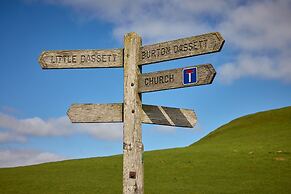 Fab 2 Bed Cotswolds Cottage With Private Courtyard