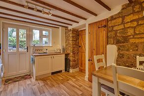 Fab 2 Bed Cotswolds Cottage With Private Courtyard