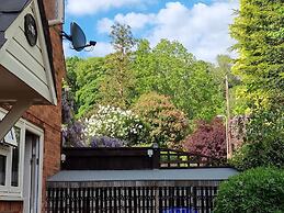 Fab 2 Bed Cotswolds Cottage With Private Courtyard