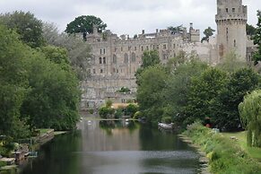 Fab 2 Bed Cotswolds Cottage With Private Courtyard