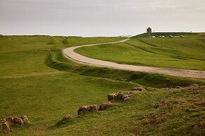 Fab 2 Bed Cotswolds Cottage With Private Courtyard