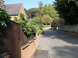 Fab 2 Bed Cotswolds Cottage With Private Courtyard