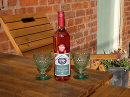 Fab 2 Bed Cotswolds Cottage With Private Courtyard