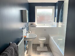 Toothbrush Apartments - 2 Bed 1 Bath Apt