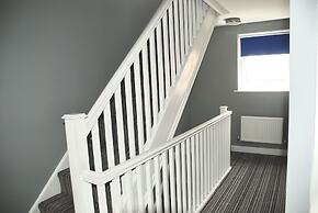 Toothbrush Apartments - 2 Bed 1 Bath Apt
