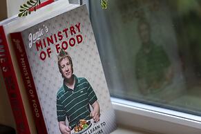 A very British house to stay 3 Bedroom