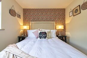 A very British house to stay 3 Bedroom