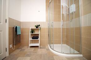 Karah Suites - Church Road I