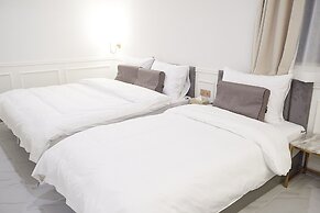 Den Basta Signature Hotel