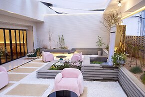 Den Basta Signature Hotel