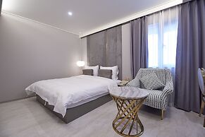 Den Basta Signature Hotel