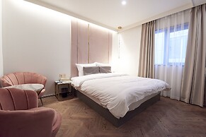 Den Basta Signature Hotel