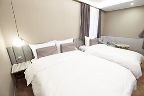 Den Basta Signature Hotel