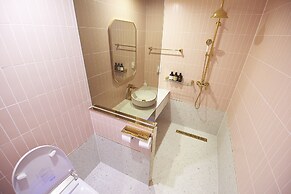 Den Basta Signature Hotel