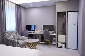 Den Basta Signature Hotel