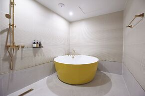 Den Basta Signature Hotel