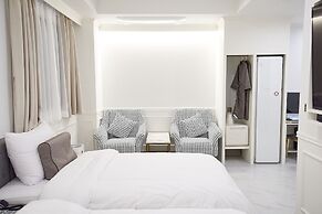 Den Basta Signature Hotel