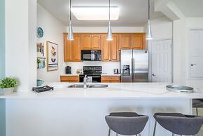 Penthouse Gem. All New! 3 Bedroom Condo by Redawning