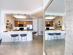 Penthouse Gem. All New! 3 Bedroom Condo by Redawning