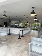 Penthouse Gem. All New! 3 Bedroom Condo by Redawning