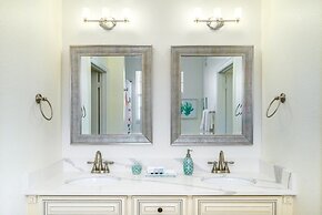 Penthouse Gem. All New! 3 Bedroom Condo by Redawning