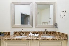 Penthouse Gem. All New! 3 Bedroom Condo by Redawning