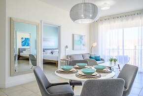 Penthouse Gem. All New! 3 Bedroom Condo by Redawning