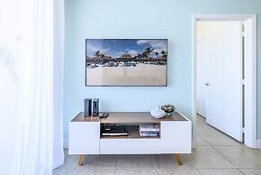 Penthouse Gem. All New! 3 Bedroom Condo by Redawning