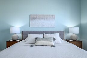 Penthouse Gem. All New! 3 Bedroom Condo by Redawning