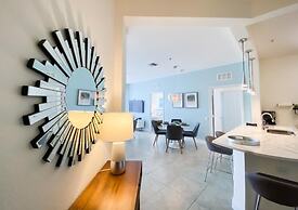 Penthouse Gem. All New! 3 Bedroom Condo by Redawning