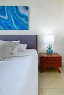 Penthouse Gem. All New! 3 Bedroom Condo by Redawning