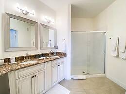 Penthouse Gem. All New! 3 Bedroom Condo by Redawning