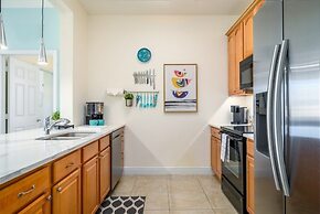 Penthouse Gem. All New! 3 Bedroom Condo by Redawning