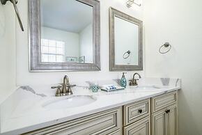 Penthouse Gem. All New! 3 Bedroom Condo by Redawning