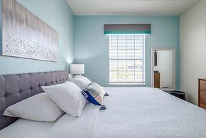 Penthouse Gem. All New! 3 Bedroom Condo by Redawning