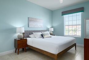 Penthouse Gem. All New! 3 Bedroom Condo by Redawning