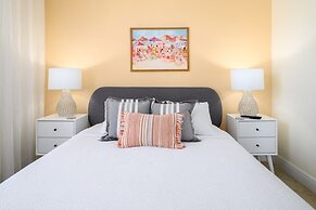 Penthouse Gem. All New! 3 Bedroom Condo by Redawning